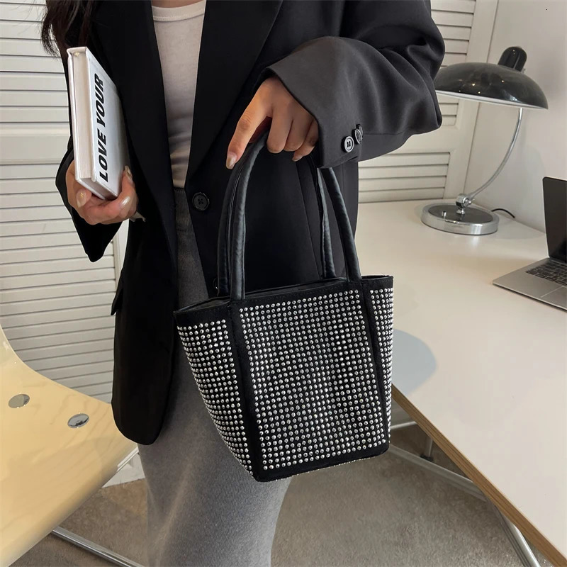 Faionable Buet Bag Womens oulder Handbag Sparkling Diamond Summer Trendy Handbag Soft PU Material Zipper C... 250731