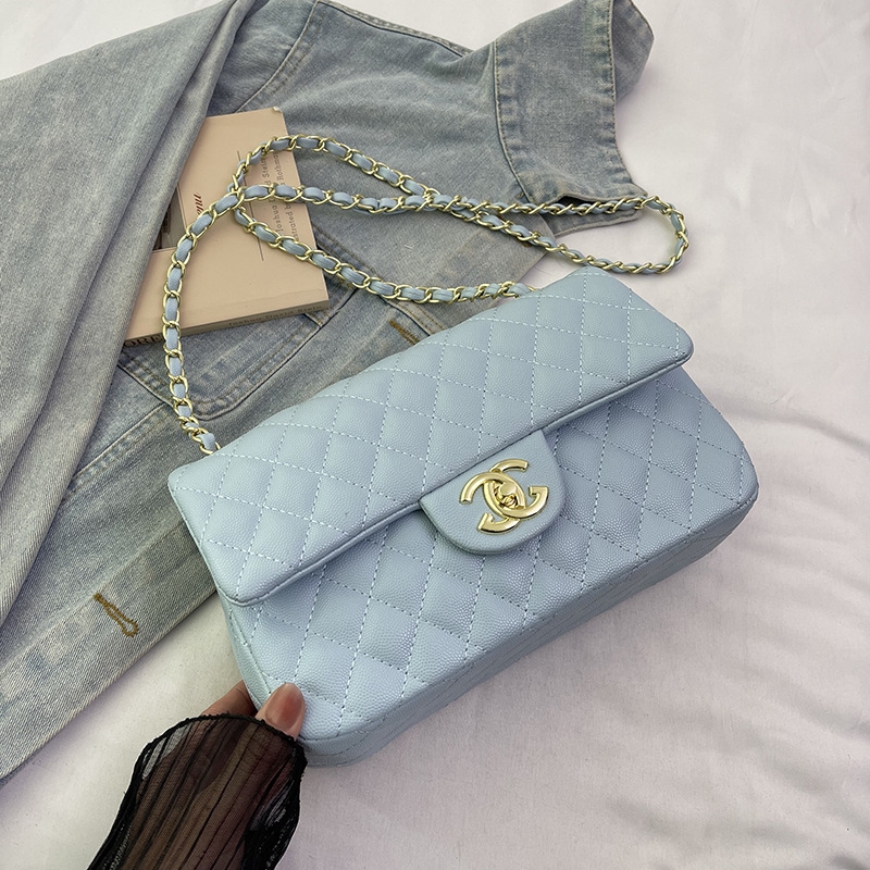 Free delivery designer bag tote bag Unique texture single shoulder crossbody bag underarm bag A small bread roll