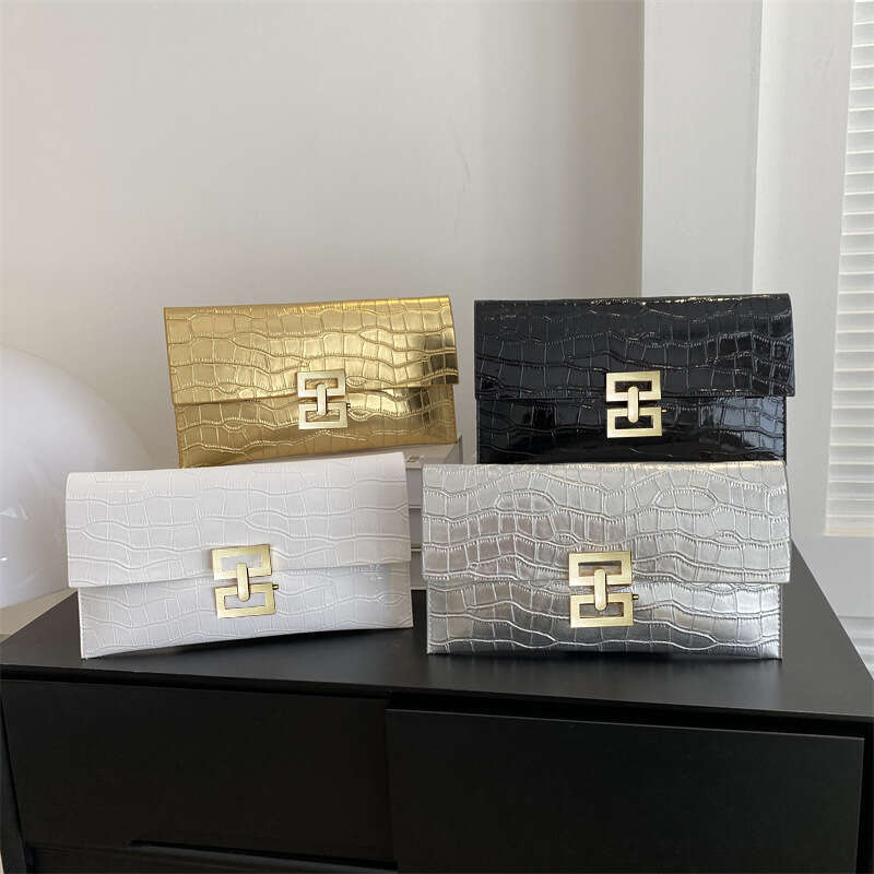 Casual Envelope Bag for Women Fashion Simple Clutch Bag Gold Silver Dinner bag Evening Bag Small Square Bag Female Purses Wallet