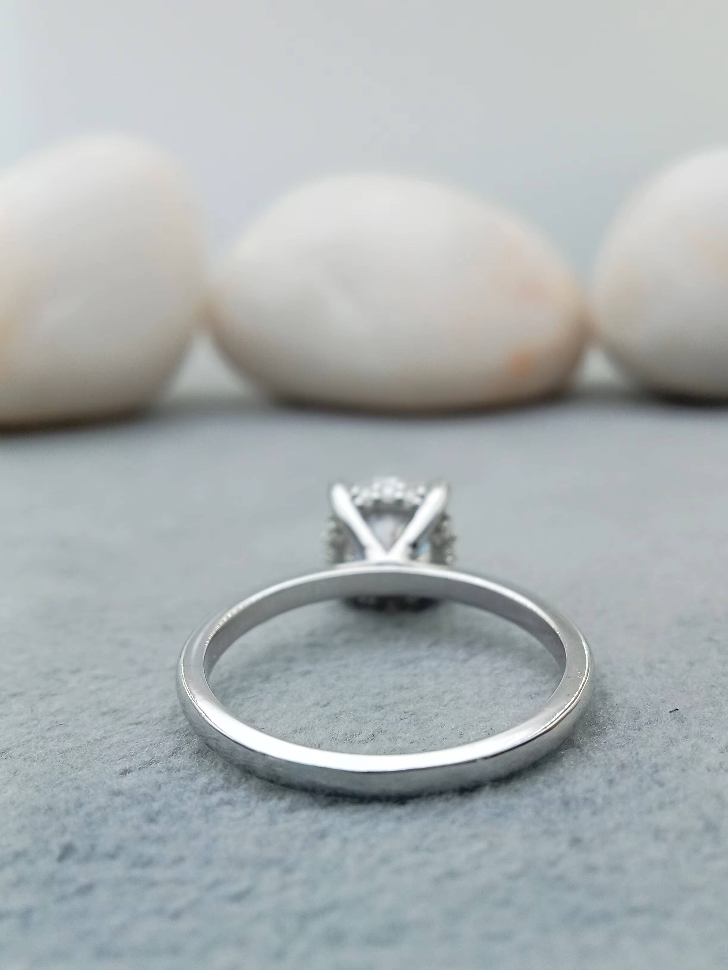 Luxury Custom Design 10K Solid Gold Moissanite Engagement Ring with VVS Diamond for Wedding or Gift