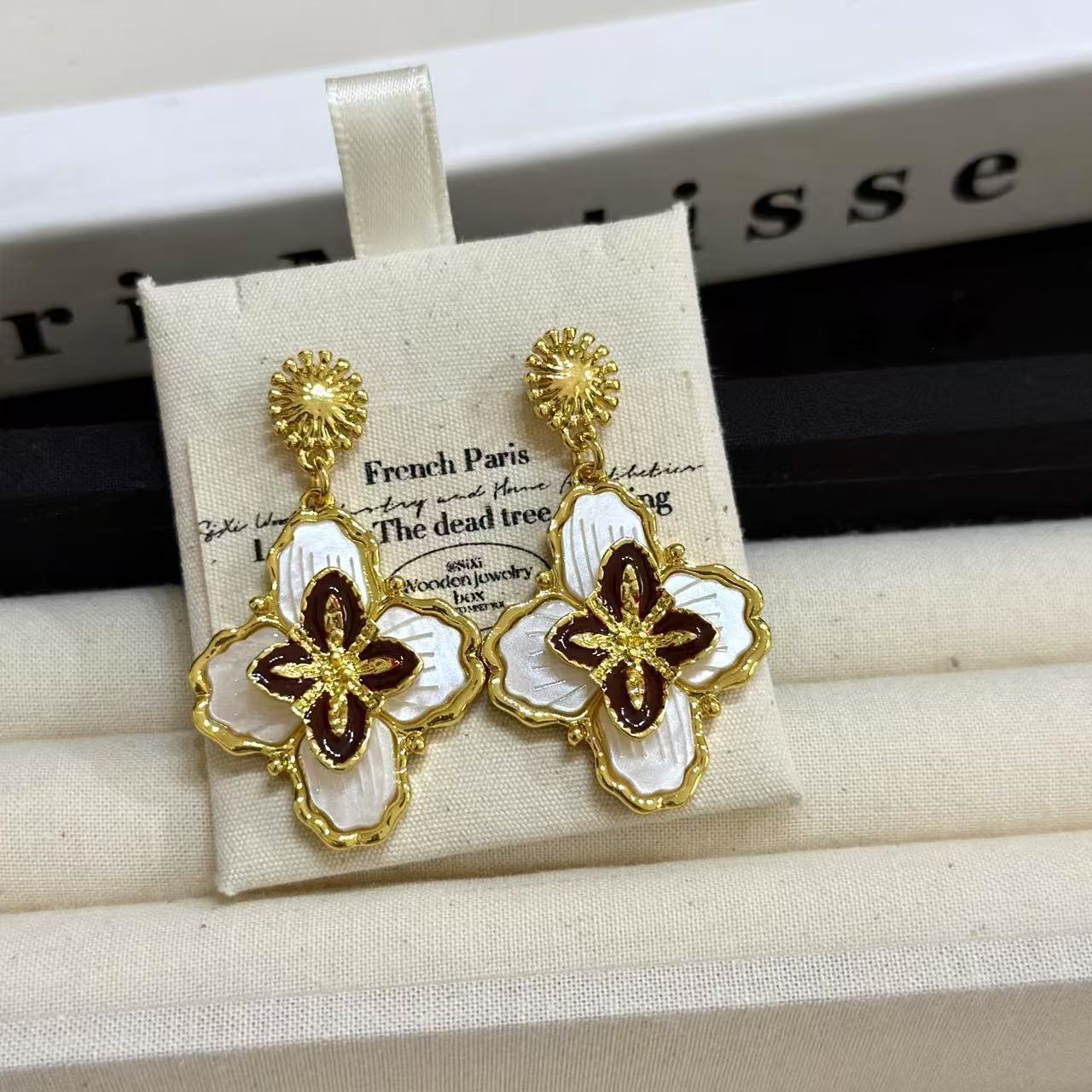 French Oil Drop Flower Earrings for Women, Niche Style, Elegant and Luxurious, Vintage Earrings, Ear Jewelry