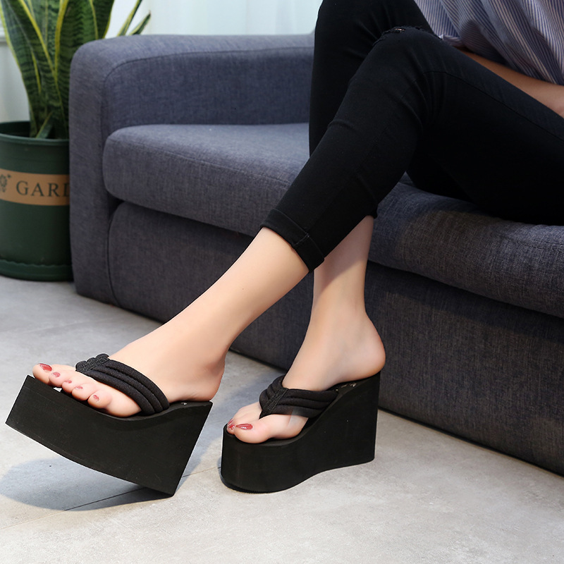 2025 Women's Summer Flip-Flops with Thick Platform, Non-Slip, Wear-Resistant, Fashionable and Versatile, Suitable for Outdoor Wear ddmysaturn