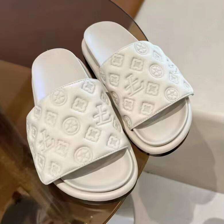 DHgadgets Luxurious Design Magic Pressed Beach for Men and Women, Fashionable Women's Sandals, Large Men's Slippers