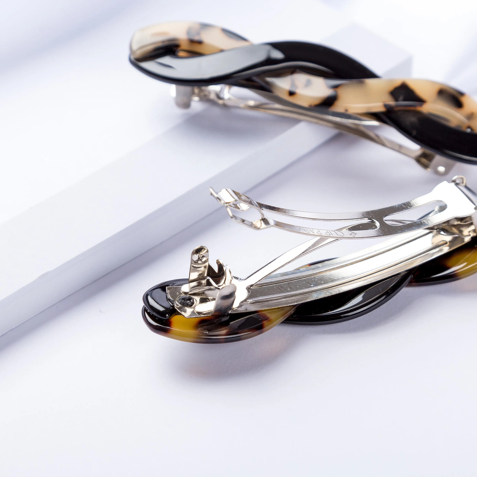 1pcs 9cm Twist French Hair Clips for Girls and Women Barrettes Hair Claw for Rolled Up Hairstyle Fashion Stylish Headwear 250730