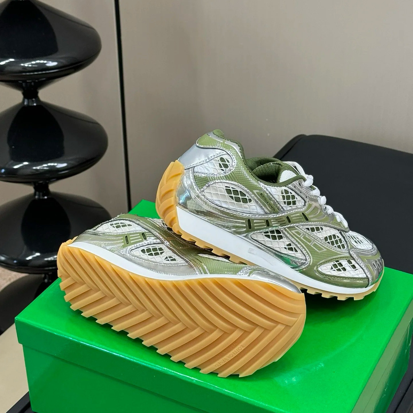 Luxury Designer sneakers New Couple Style Thick-soled Sports Casual Dad Breathable Mesh mens womens shoes High-end Genuine Leather Trendy Unisex running Shoes