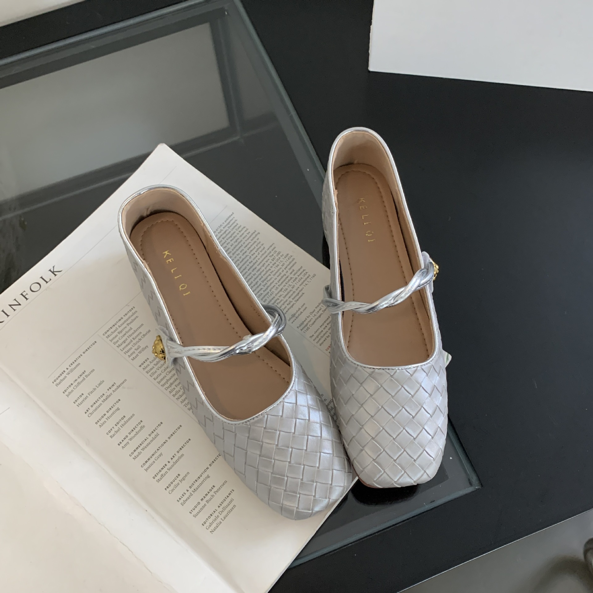 Fashionable Outdoor European And American Flat Women's Shoes Designer French Retro Woven Square Shoes For Women Classic Fashion Casual Hidden Wed