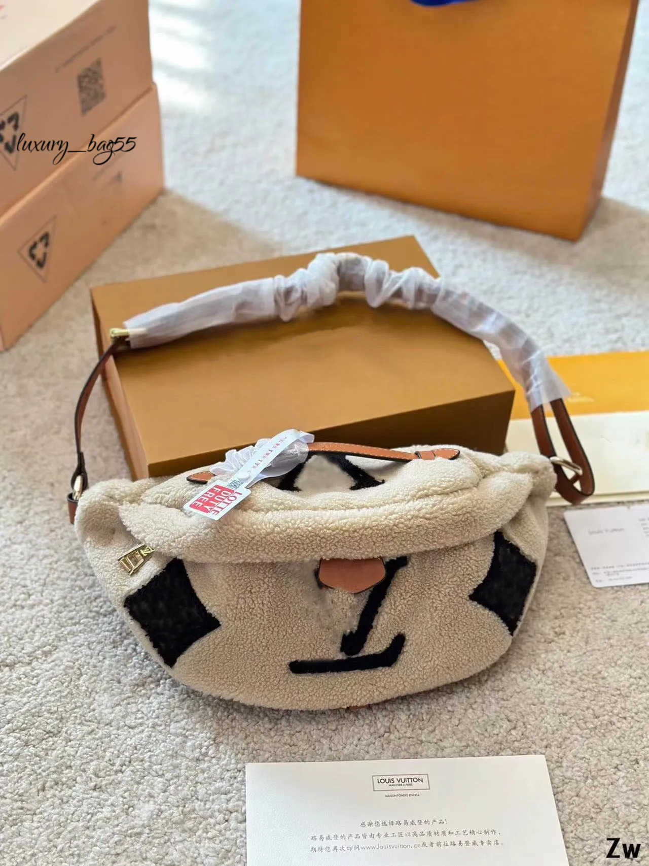 Totes AAAAA Womens Winter Bumbag Teddy Fanny Pack Fashion Lamb Shoulder crossbody Bag Furry Shoulder bag Fluffy luxury designer Fanny hobo B