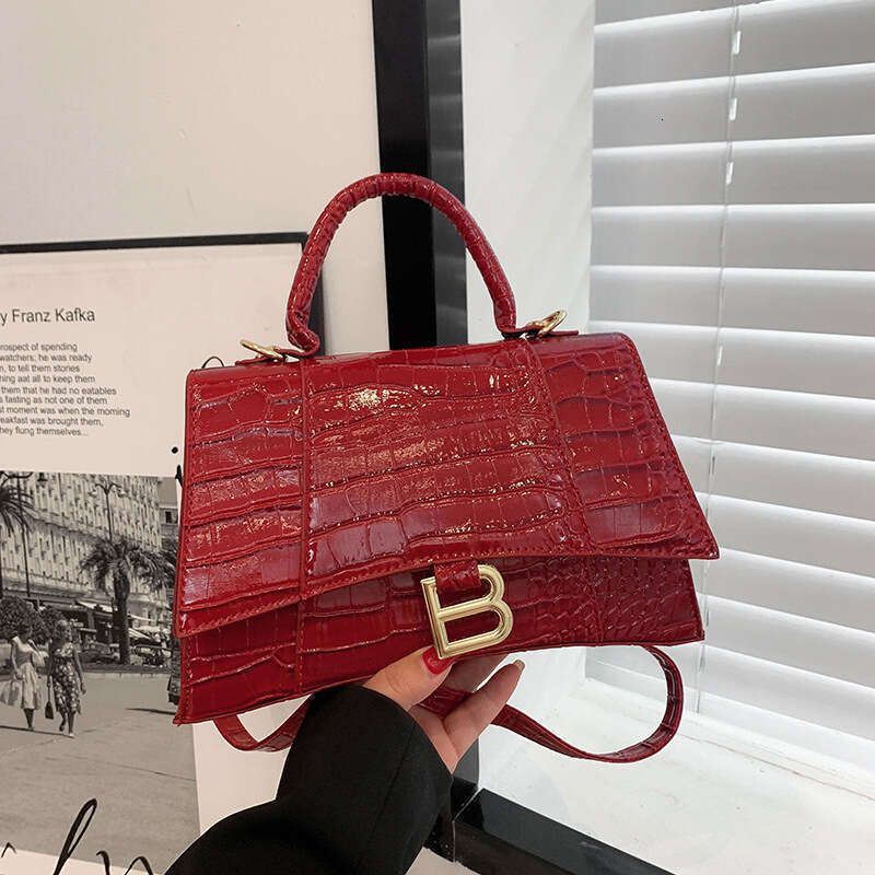 Hot Selling Crocodile Pattern Handbag for Women 2025 New Trendy High-Quality Texture Crossbody Hourglass Bag