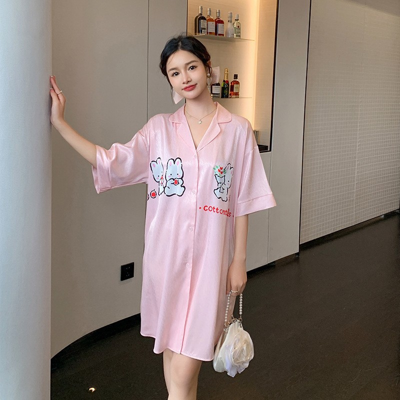 High - quality new style ice - silk turn - down collar cardigan for women's wear. Loose silk pajamas and home clothes for casual women.