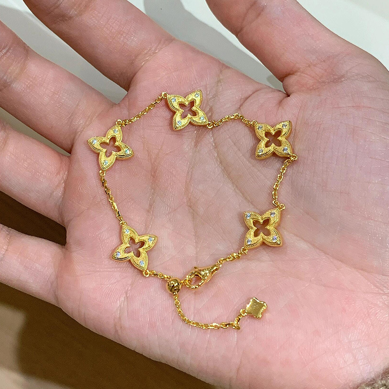 2025 New Retro Hollowed-out Brushed Four-leaf Clover Bracelet Designer Jewelry Wedding Ring Fashionable Elegant Simple And High-end Collarbone Chain