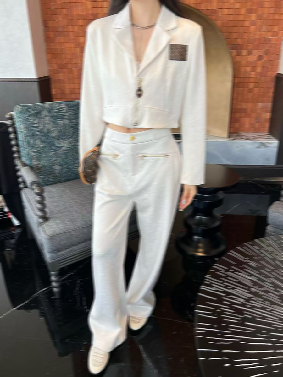 Autumn and winter fashion women's short long sleeved zipper cardigan jacket top paired with elastic straight leg pants temperament high-quality set