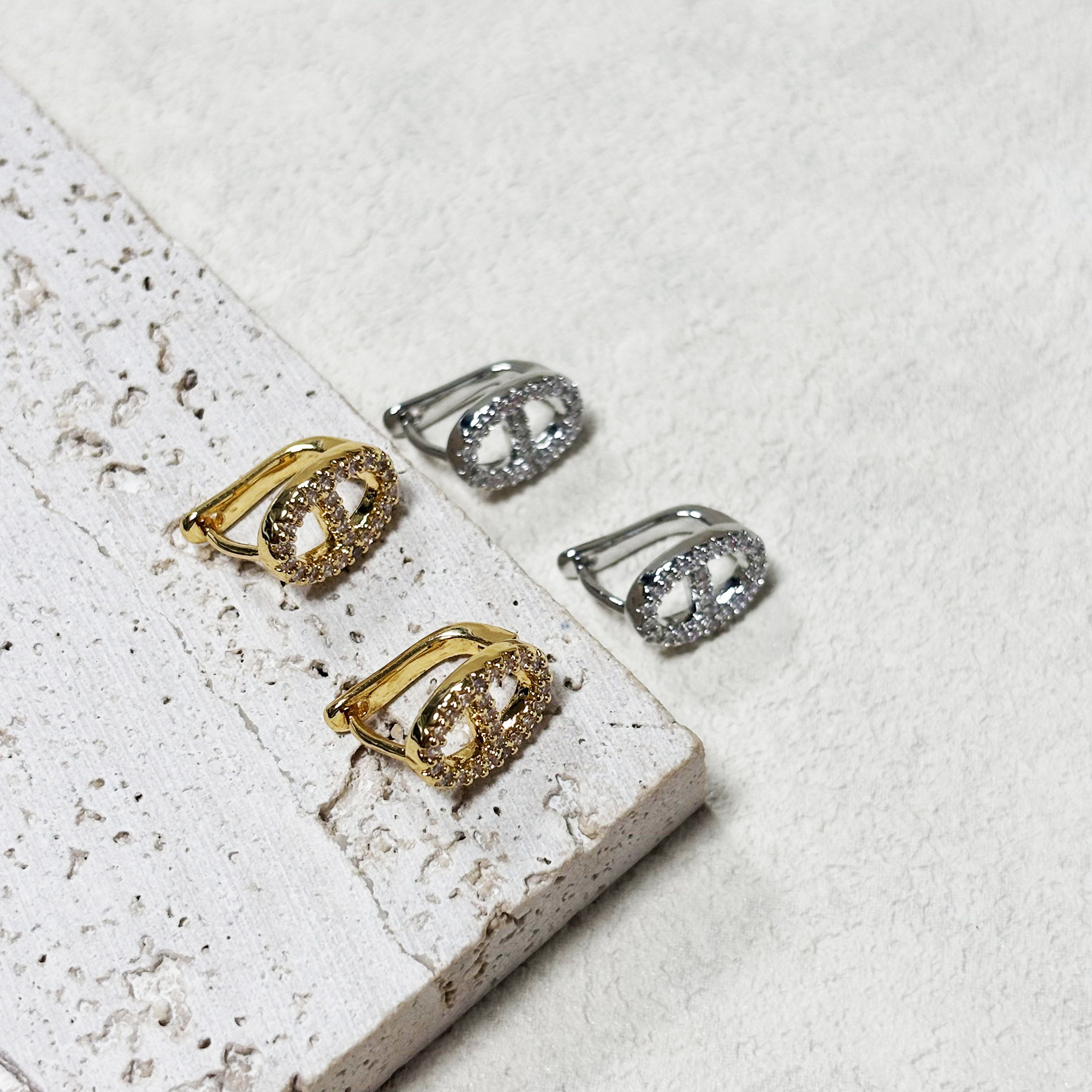 European And American Designer Jewelry Wedding Rings Simple Luxury Zircon Pig Nose Earrings Gold Plated High-end Elegant Ear Studs Wholesale