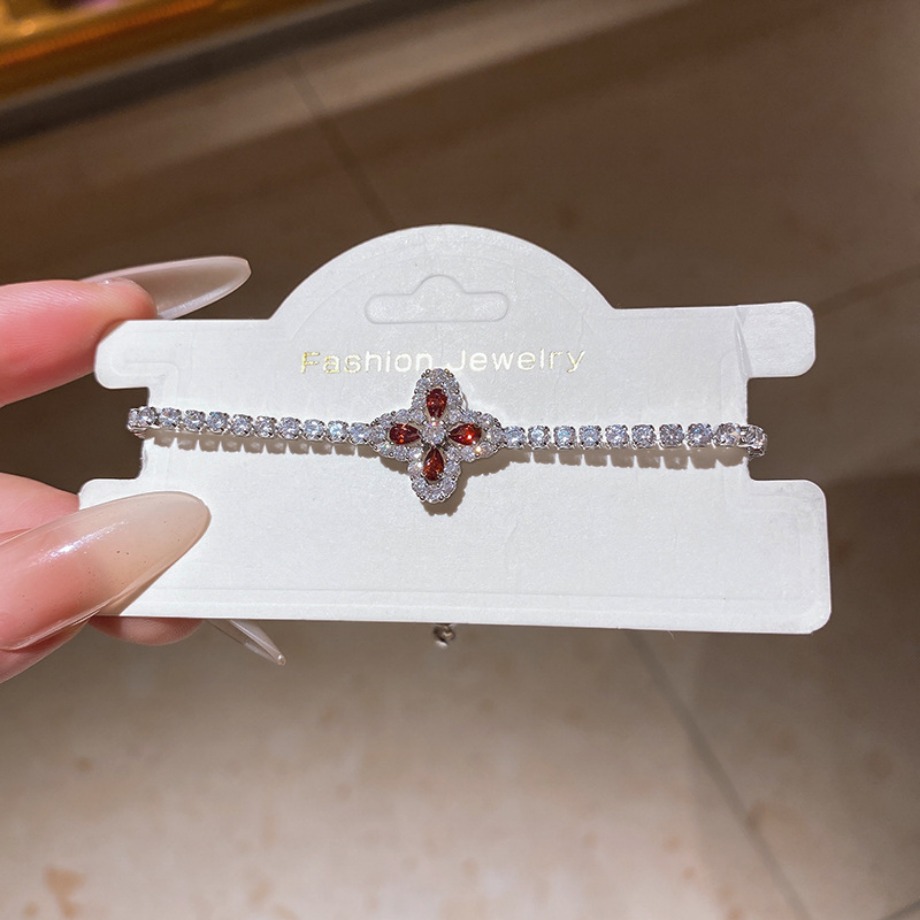 Elegant Clover Bracelet: Sier Tone Lucky Charm with Black Gem and Crystal Accents, Party & Daily Jewelry ddmymarket