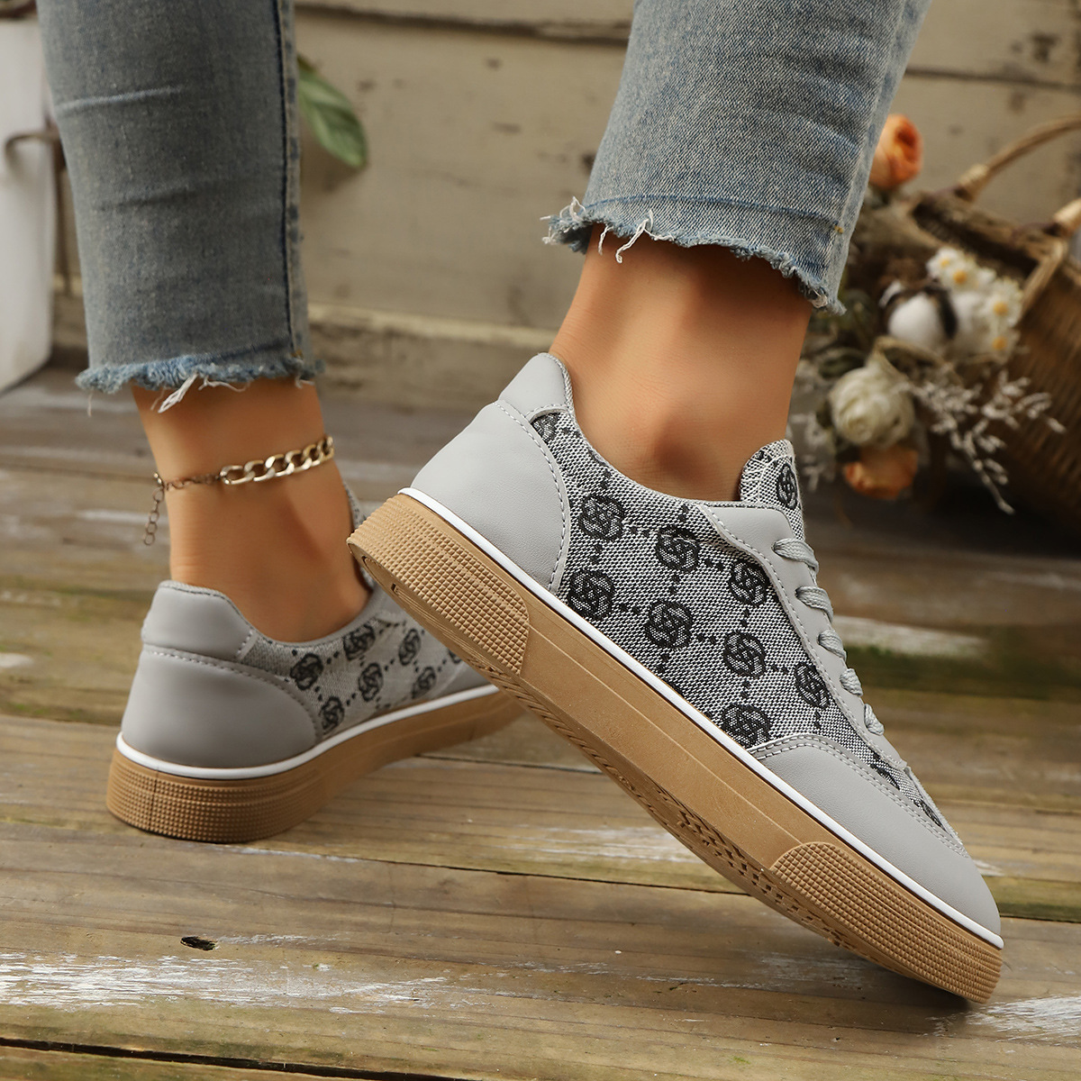 Free shipping casual plus size women's shoes sizes 36-42 new minimalist design versatile lace up low top flat bottomed board shoes