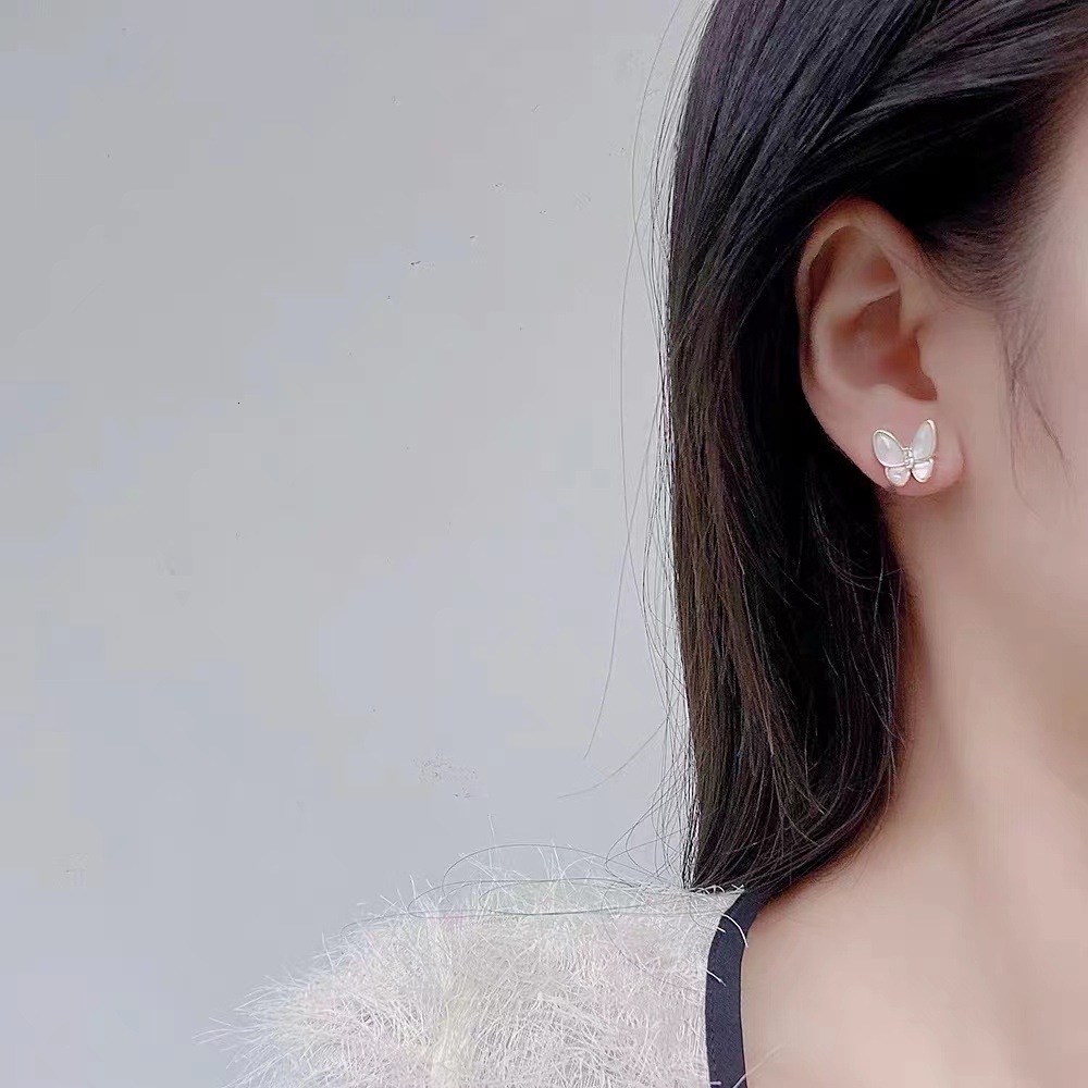 Natural White Mother Of Pearl Half Diamond Butterfly Earrings Free Shipping Designer Luxury Jewelry New Sweet Temperament Silver Needle Jewelry