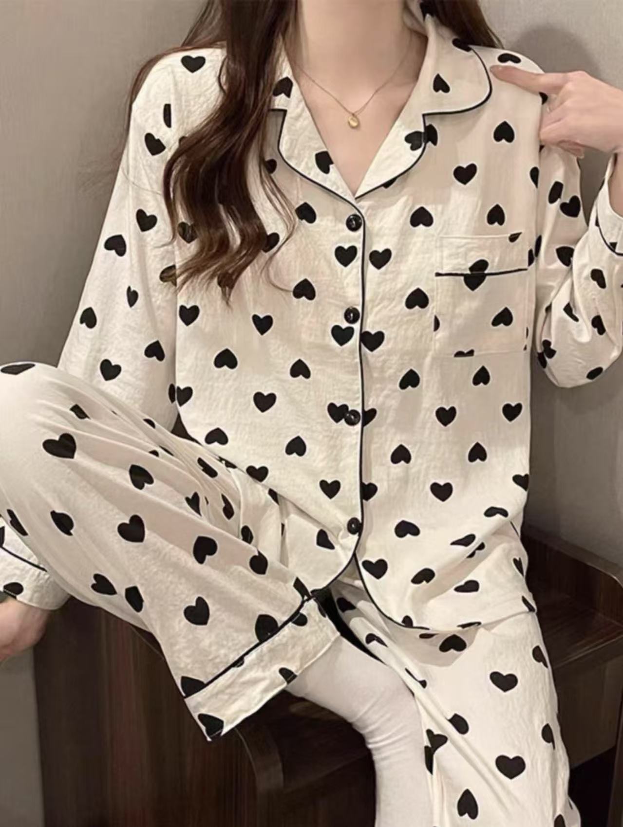 2025 Girls' New Autumn and Winter Pajama Set, Open-Front Long-Sleeved Top and Long Pants Two-Piece Set with Heart Print, Comfortable Home Wear Su