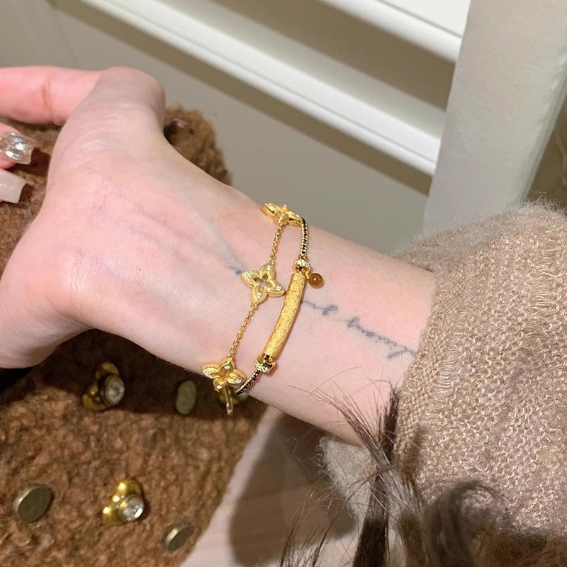 2025 New Retro Hollowed-out Brushed Four-leaf Clover Bracelet Designer Jewelry Wedding Ring Fashionable Elegant Simple And High-end Collarbone Chain