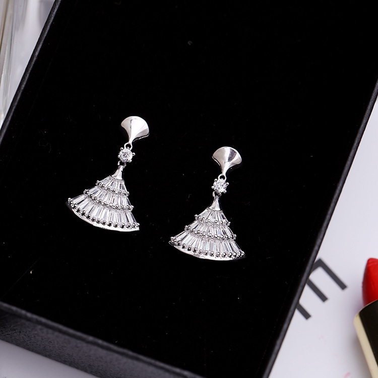 S925 Silver Needle Personalized Fan Shaped Zircon Earrings Free Shipping Designer Luxury Jewelry Elegant Skirt Korean Style Long Jewelry