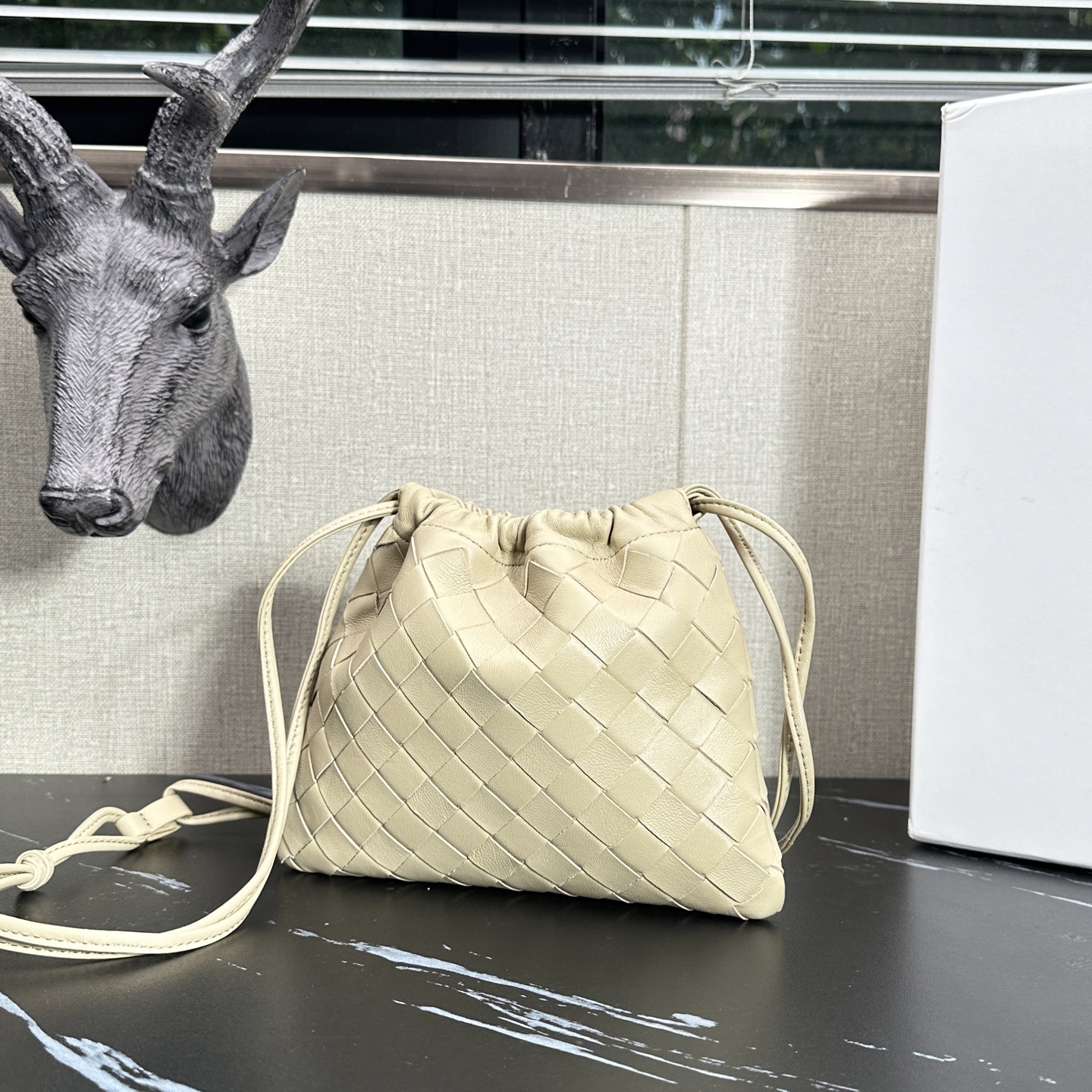 2025 new European and American retro Dustbag underarm bag mini soft cowhide simple shoulder bag new shiny braided women's bag