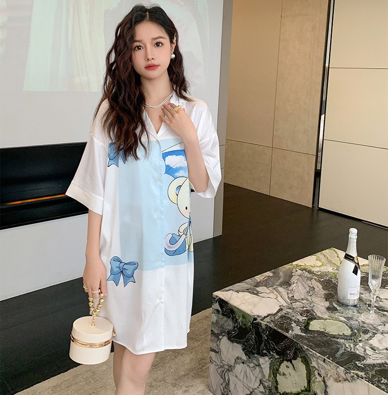 High - quality new style ice - silk turn - down collar cardigan for women's wear. Loose silk pajamas and home clothes for casual women.