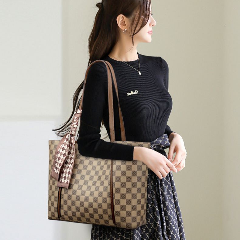 Luxury Women's Work Handbag With Free Shipping Designer Fashion Vintage Single Shoulder Bag New Large Capacity Casual Shopping Bag Classic And Ve