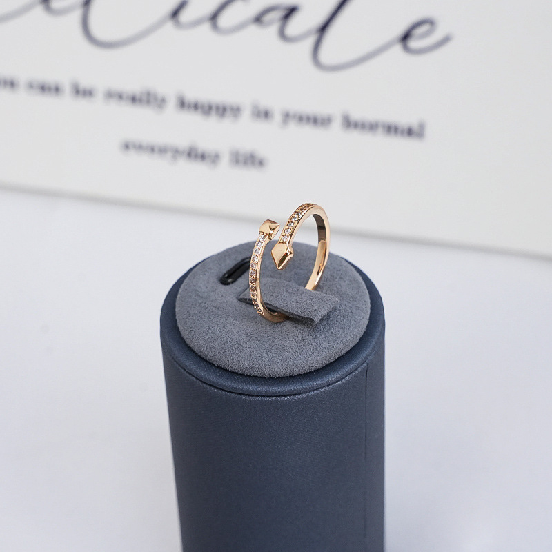 2025 New High-end Sparkling Diamond Stud 18K Texture Simple Yet Luxurious Designer Jewelry Wedding Ring For Women