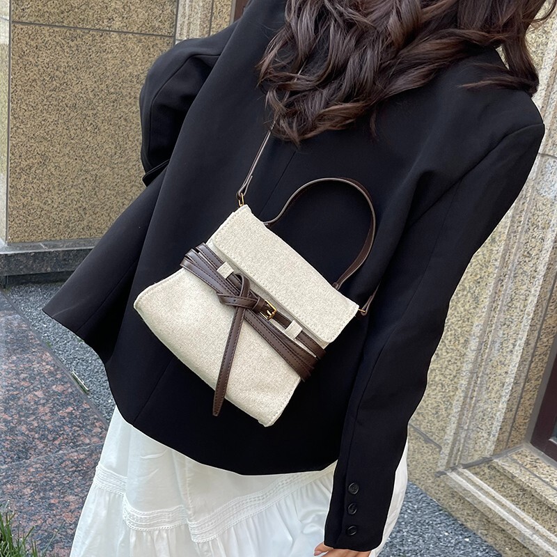 Summer New Women s Handbag New Light Luxury Niche Design Women s Crossbody Bag Fashionable Commuting Canvas Women s Shoulder Bag New Designer Bag