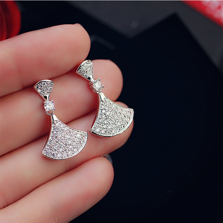 S925 Silver Needle Personalized Fan Shaped Zircon Earrings Free Shipping Designer Luxury Jewelry Elegant Skirt Korean Style Long Jewelry