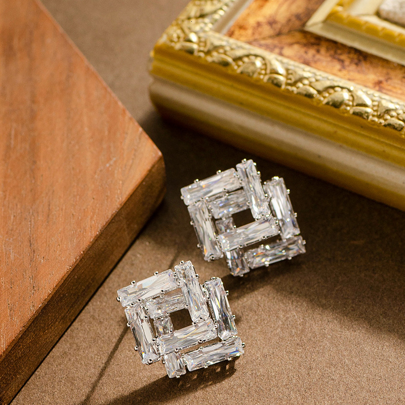 Korean Style Elegant Simple Geometric Square Crystal Zircon Earrings for Women High-end Exquisite Fashion Sier Needle Ear Jewelry