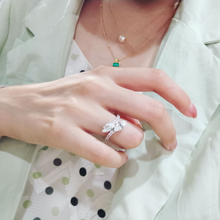 2025 New Style Simple Six-prong Women's Pure Silver Fashionable Imitation Personality Designer Jewelry Wedding Ring Diamond
