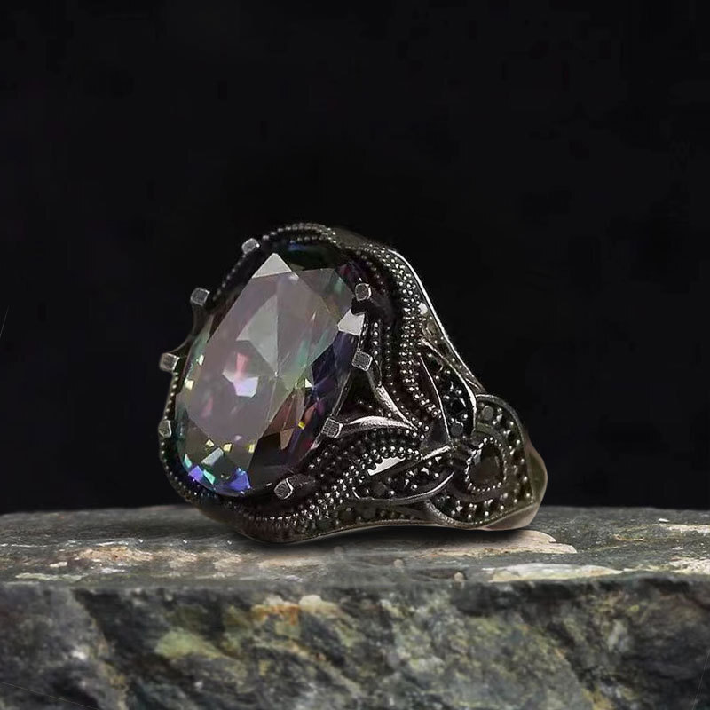 2025 New Totem Pattern Men's Zircon Punk Dark Trend Cool European Designer Wedding And American Style Ring Popular Retro Jewelry Wholesale