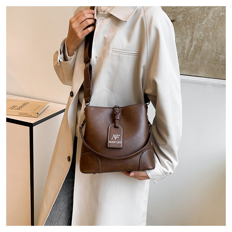 New retro fashion single shoulder crossbody handbag, crossbody bag, simple and versatile bucket bag, women's bag
