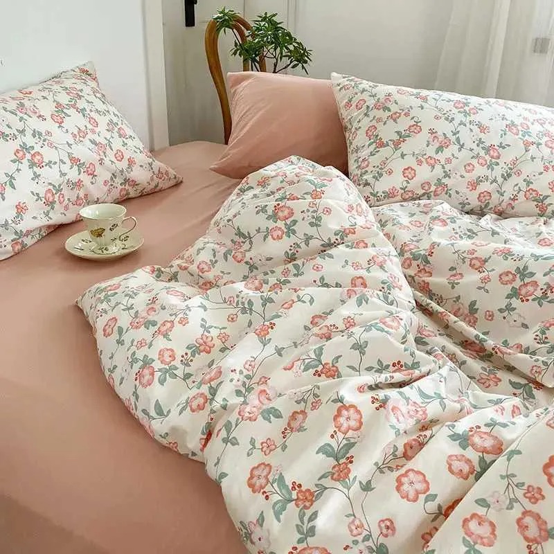 26LSC Versatile Insulating Coverlet That Adds Instant Coziness To Any Space