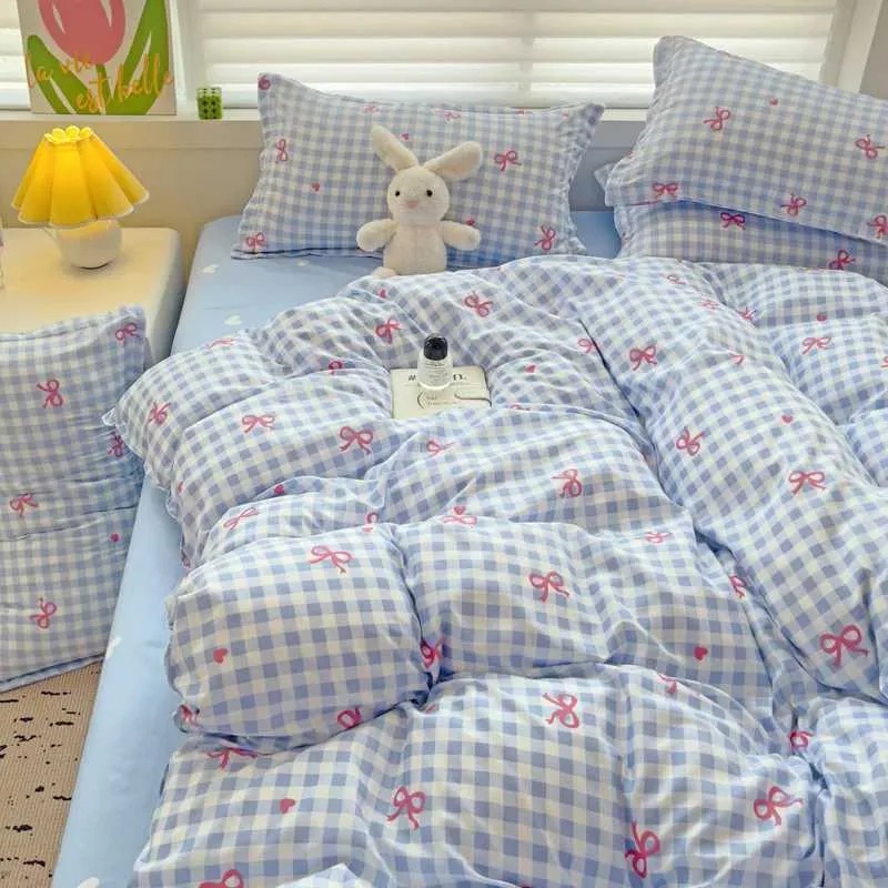 26HMC Versatile Insulating Coverlet That Adds Instant Coziness To Any Space BIG