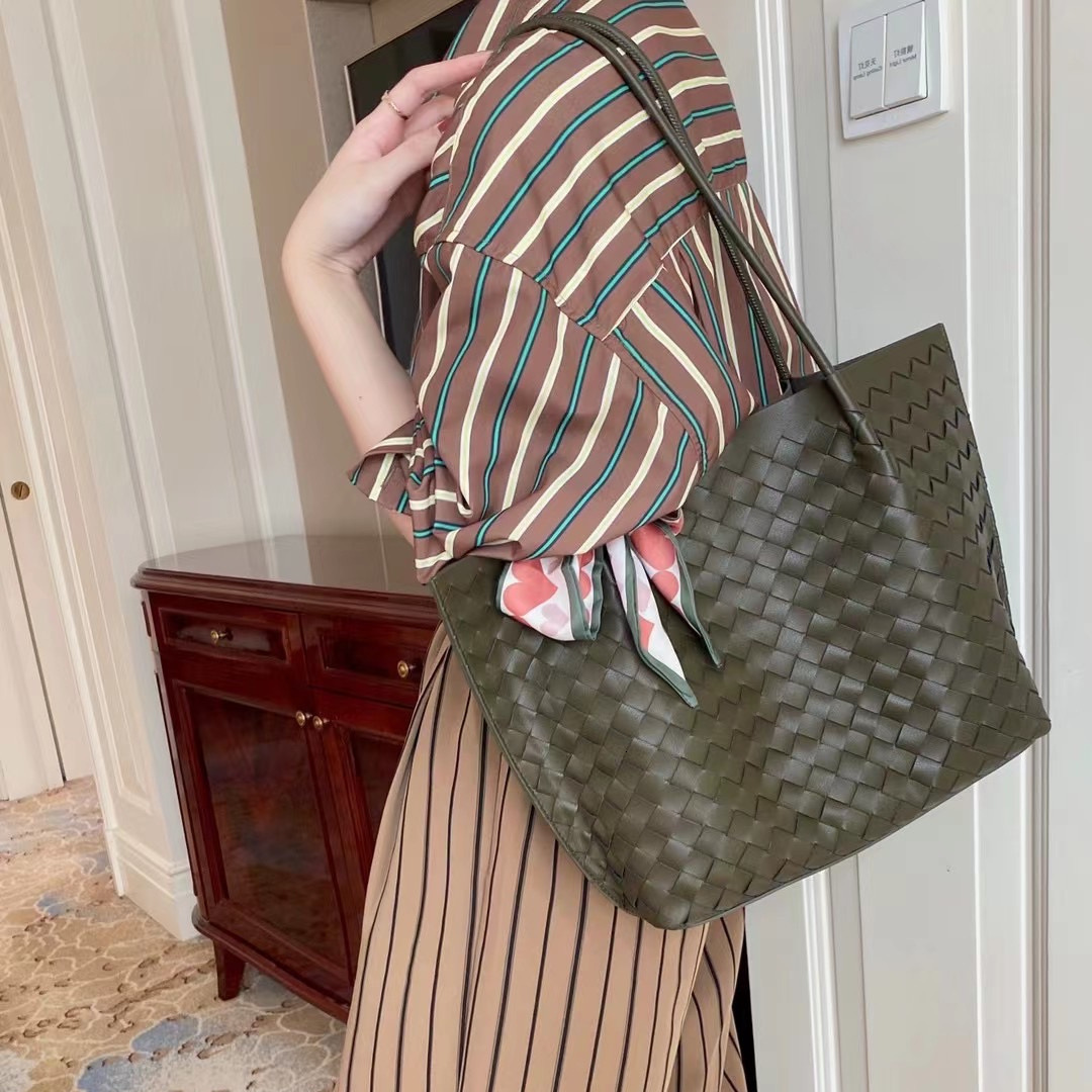 New Fashionable Women's Hand Woven Mother And Child Bag Free Shipping Designer Luxury Handbag Large Capacity Shoulder Bag Leisure Vacation Beach 