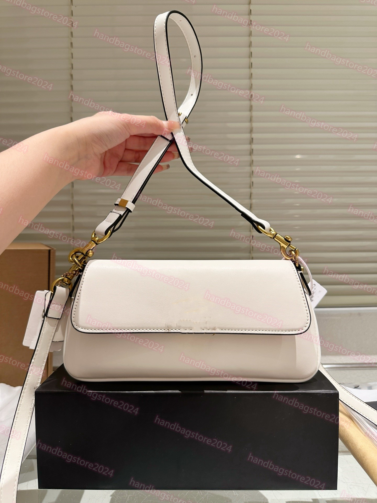 Coa Jet Underarm Bag Women's Messengers Bag Designer Jet Should er Bag Flip Metal Letter Shoulder Bag Women's Handbag Luxury Leather Wallet