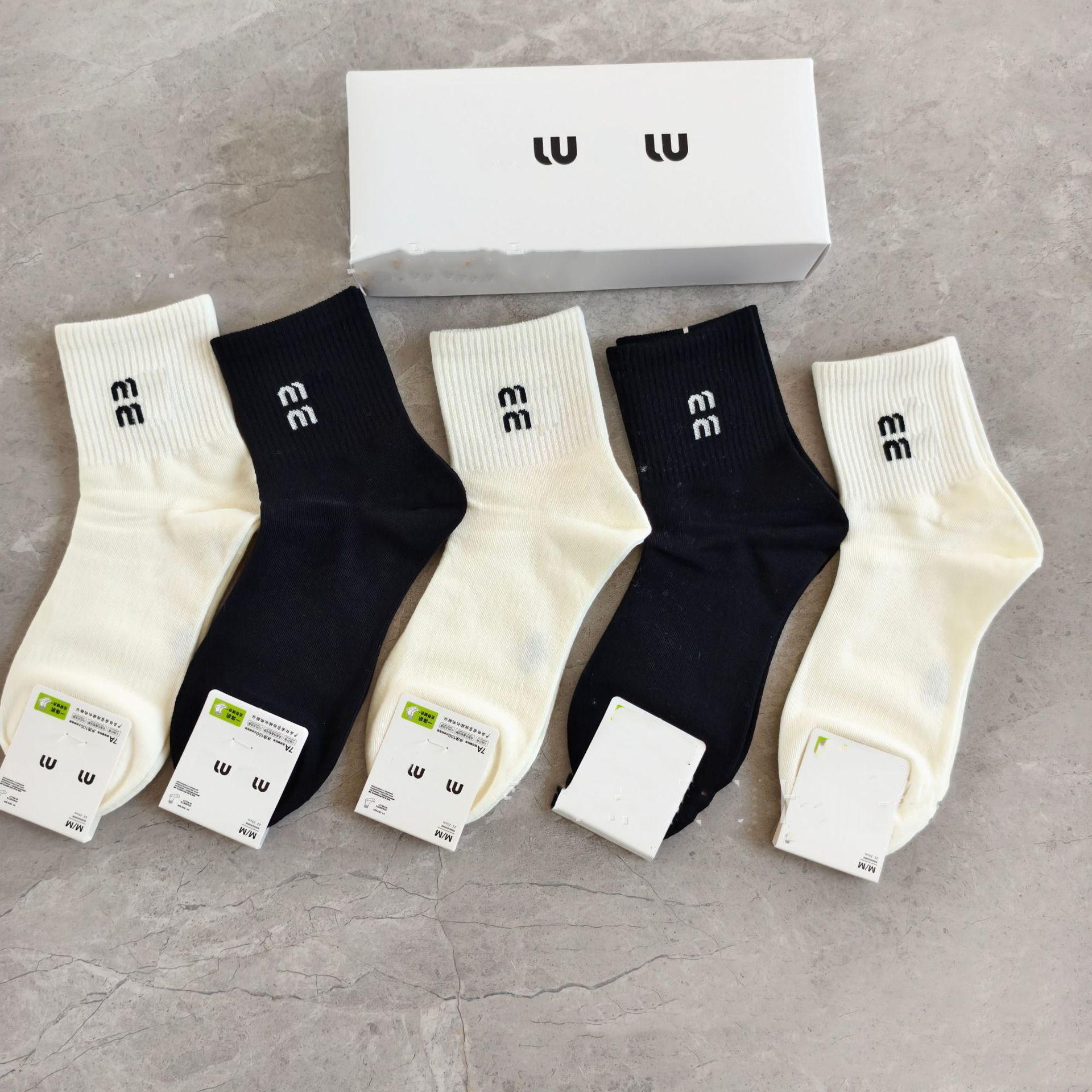 Spring Summer Women's Designer Thin Letter Printing Socks Female Black White Middle Tube Cotton Socks Lady Comfy Cushioning Classic Stretchy Sweat-wicking 85lk