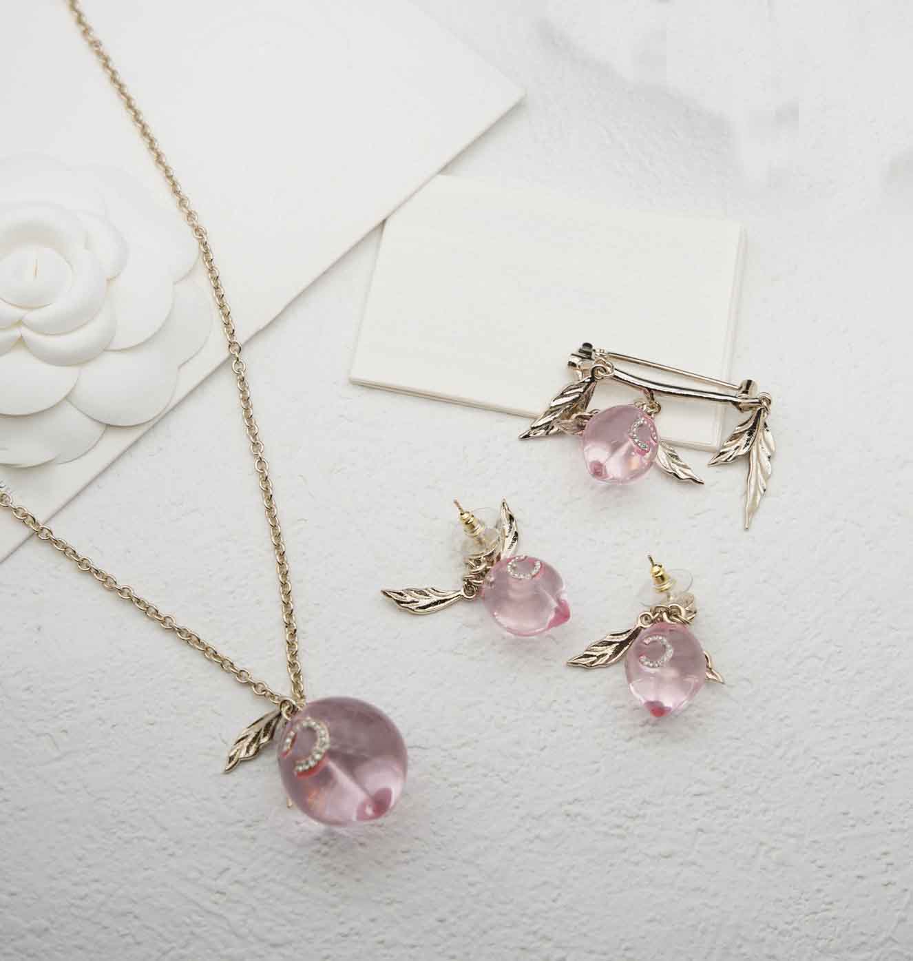 2025 Luxury quality charm pendant necklace with pink crystal beads brooch earring have stamp box diamond PS4352