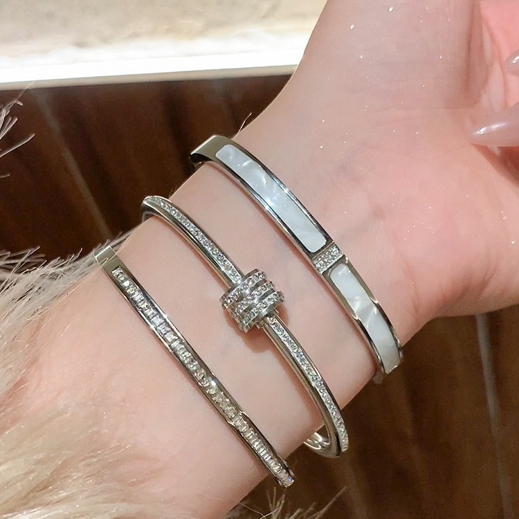 Free Shipping High-end Full Dia For Women 2025 Designer Wedding Rings Hot-selling Sier Titanium Steel Bracelet New Couple Jewelry