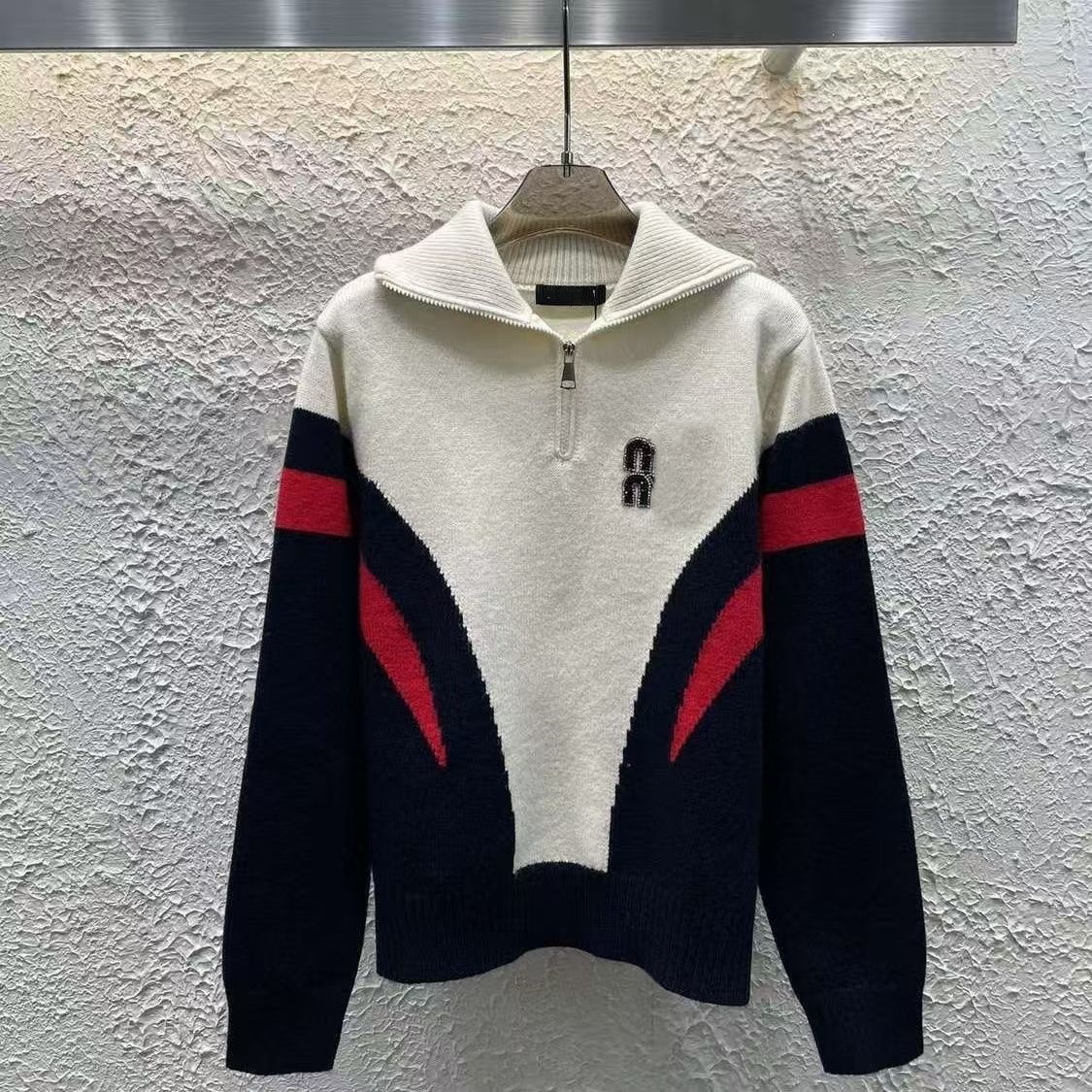 Luxury women's knitted sweater long sleeved knitted pullover top autumn spring round neck knitted Designer sweater pullover