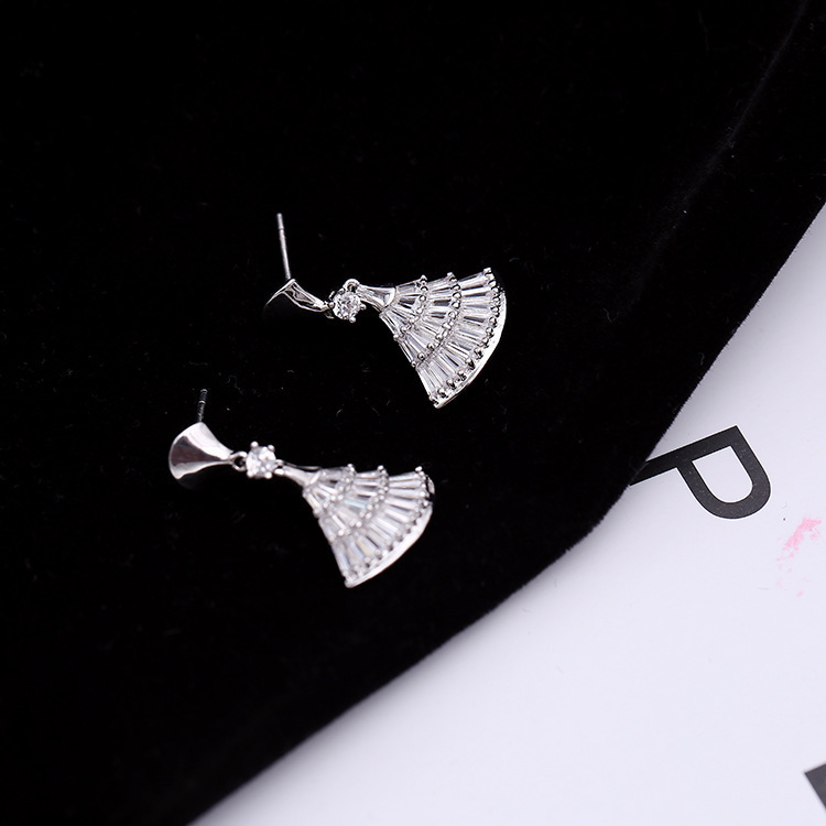 S925 Silver Needle Personalized Fan Shaped Zircon Earrings Free Shipping Designer Luxury Jewelry Elegant Skirt Korean Style Long Jewelry