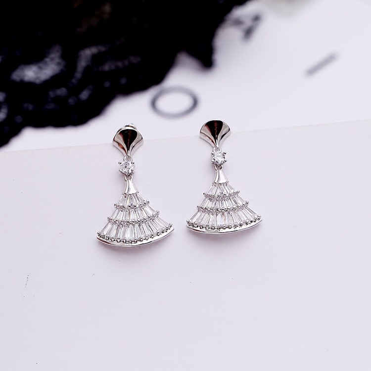 S925 Silver Needle Personalized Fan Shaped Zircon Earrings Free Shipping Designer Luxury Jewelry Elegant Skirt Korean Style Long Jewelry