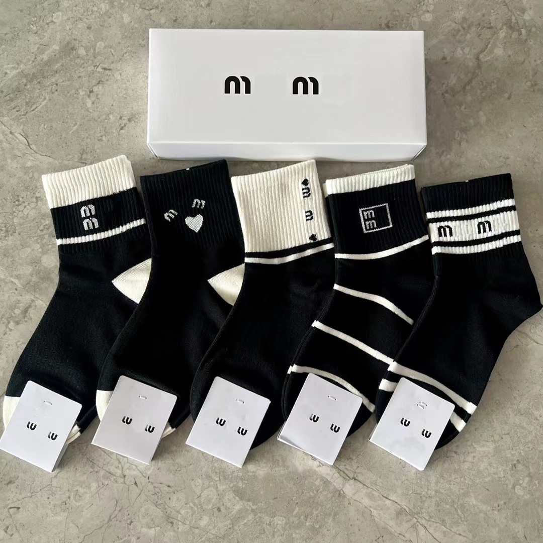 Spring Summer Women's Designer Thin Letter Printing Socks Female Black White Middle Tube Cotton Socks Lady Comfy Cushioning Classic Stretchy Sweat-wicking
