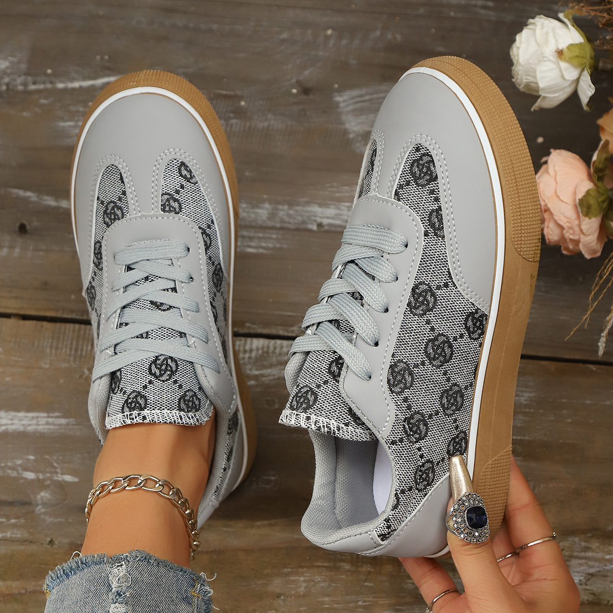 Free shipping casual plus size women's shoes sizes 36-42 new minimalist design versatile lace up low top flat bottomed board shoes