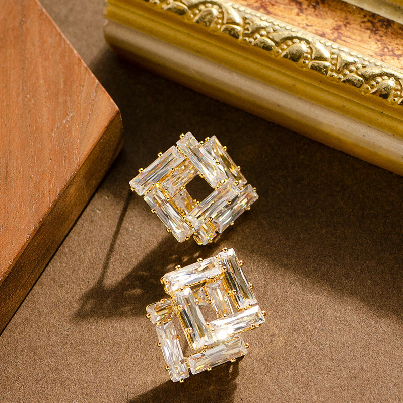 Korean Style Elegant Simple Geometric Square Crystal Zircon Earrings for Women High-end Exquisite Fashion Sier Needle Ear Jewelry