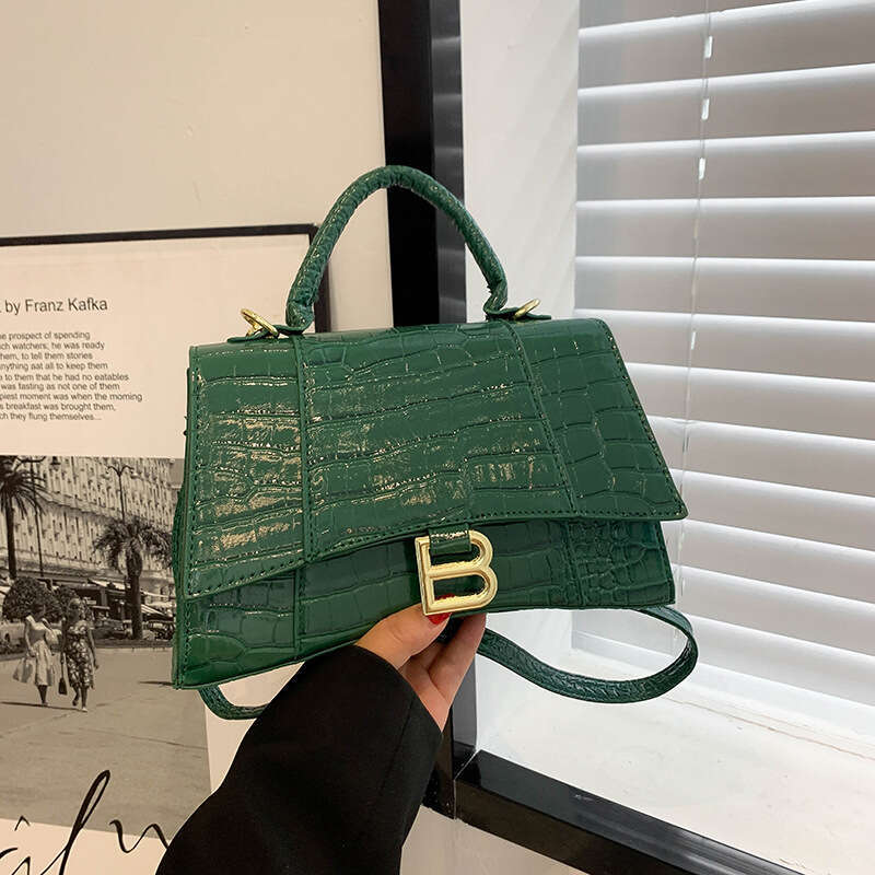 Hot Selling Crocodile Pattern Handbag for Women 2025 New Trendy High-Quality Texture Crossbody Hourglass Bag