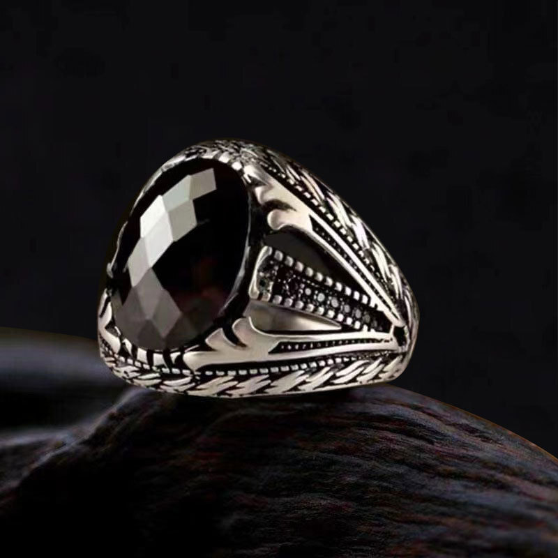 2025 New Totem Pattern Men's Zircon Punk Dark Trend Cool European Designer Wedding And American Style Ring Popular Retro Jewelry Wholesale