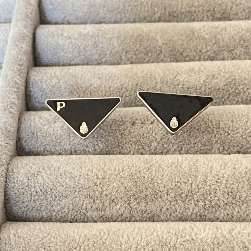 Free Shipping Women Designer Stud Earrings Luxury Style White Black Color Triangle Stainless Steel Fashion Earrings Wholesale
