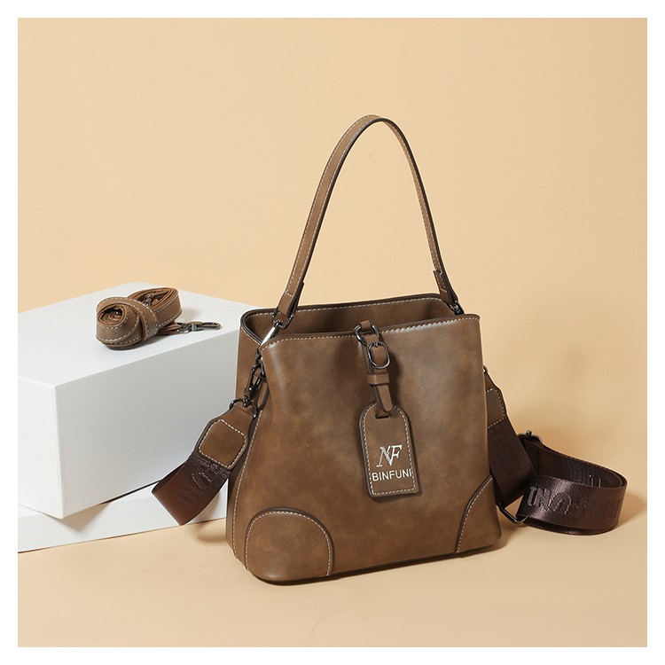 New retro fashion single shoulder crossbody handbag, crossbody bag, simple and versatile bucket bag, women's bag