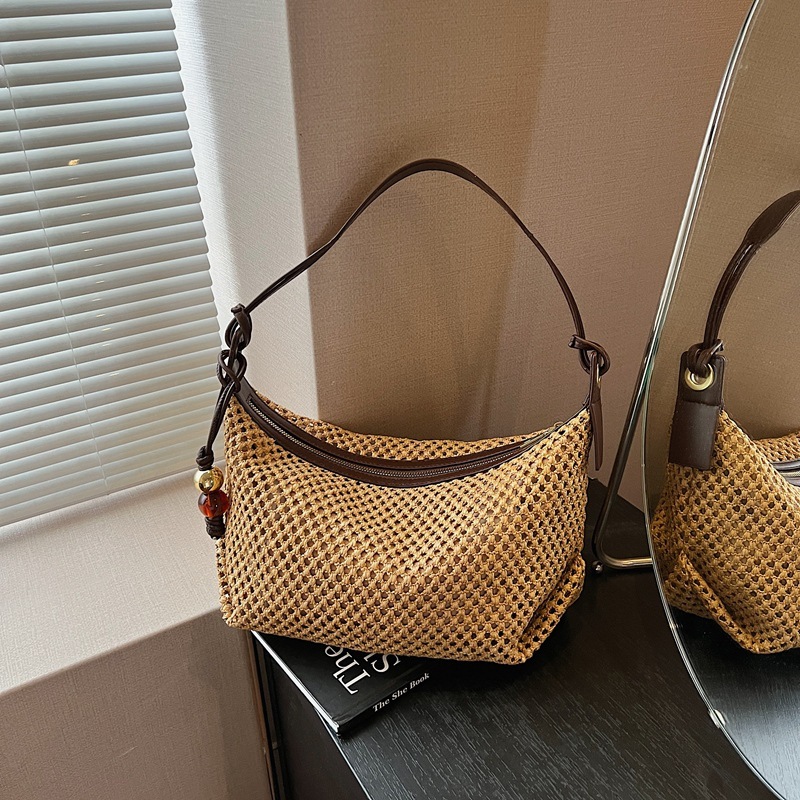Summer New Women s Handbag New Straw Woven Women s Armpit Bag New Niche Leisure Vacation Style Beach Women s Shoulder Bag New Designer Bag
